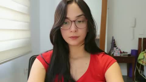 Snapshot of lulibee_ chatting on 06.17.26 Luli online show from 06.17.26