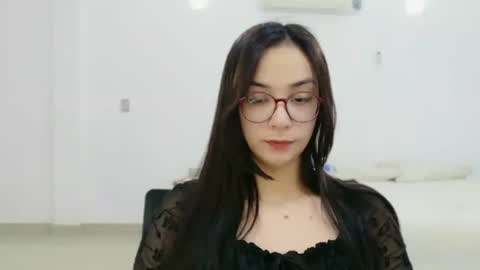 Snapshot of lulibee_ chatting on 06.24.26 Luli online show from 06.24.26