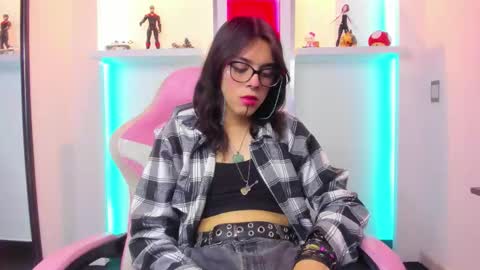 Snapshot of lullaby_charade chatting on 11.05.25 Cookie online show from 11.05.25