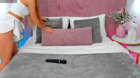 Snapshot of lullyfox chatting on 10.18.25 Cherie online show from 10.18.25