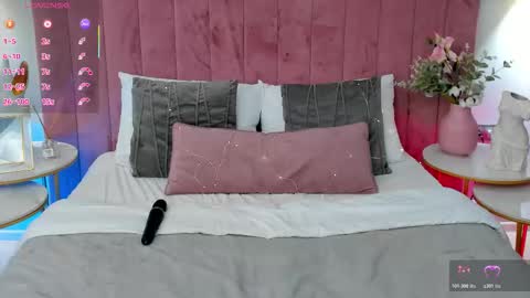 Snapshot of lullyfox chatting on 11.05.25 Cherie online show from 11.05.25