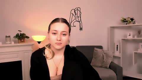 Lily online show from 04.08.26