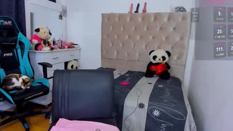 Snapshot of lulu_f1 chatting on 12.01.25 ferrer online show from 12.01.25