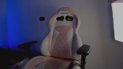 Snapshot of lulu_js_ chatting on 09.29.25 elizabeth online show from 09.29.25