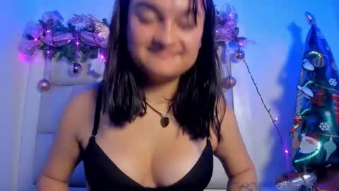 Snapshot of lulu_js_ chatting on 12.14.25 elizabeth online show from 12.14.25