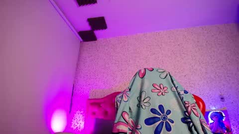 Snapshot of luly_blue chatting on 04.17.26 Luly online show from 04.17.26