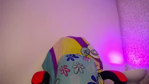 Snapshot of luly_blue chatting on 04.28.26 Luly online show from 04.28.26