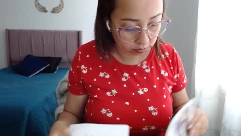 Snapshot of lumi_84 chatting on 01.10.25 LUMI online show from 01.10.25