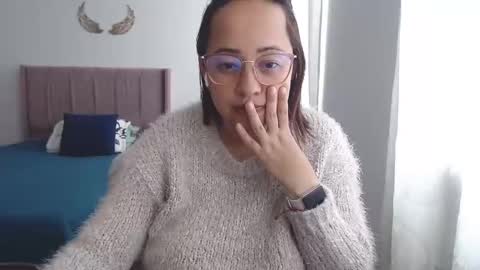 Snapshot of lumi_84 chatting on 01.11.25 LUMI online show from 01.11.25