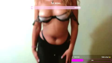 Snapshot of lun4f0xxx chatting on 12.01.24 Luna Foxxx online show from 12.01.24