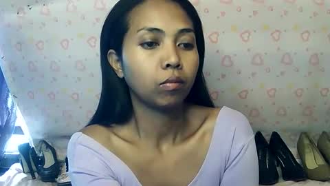 Snapshot of luna019 chatting on 12.17.25 Luna online show from 12.17.25