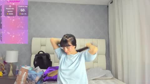 Snapshot of luna_bella3 chatting on 10.24.25 Luna online show from 10.24.25