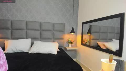 Snapshot of luna_bella3 chatting on 11.19.25 Luna online show from 11.19.25