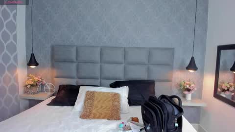 Snapshot of luna_bella3 chatting on 12.15.25 Luna online show from 12.15.25