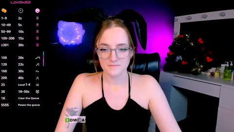 luna_berryy online show from 02.21.25