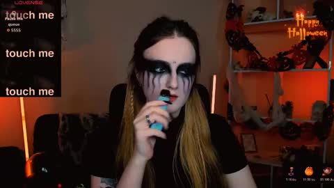 luna_berryy online show from 10.23.25