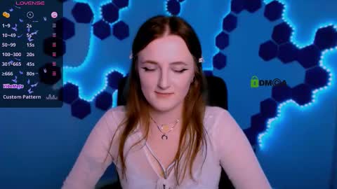 luna_berryy online show from 11.26.25