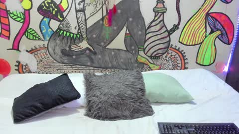 Snapshot of luna_gc chatting on 12.28.24 luna_gc online show from 12.28.24