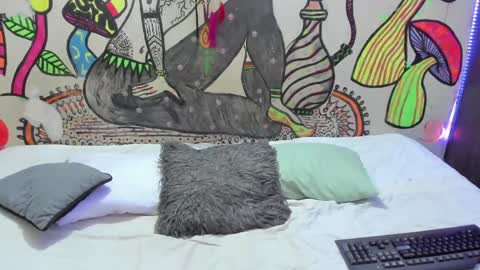 Snapshot of luna_gc chatting on 12.29.24 luna_gc online show from 12.29.24