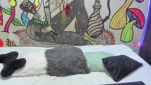 Snapshot of luna_gc chatting on 02.26.25 luna_gc online show from 02.26.25