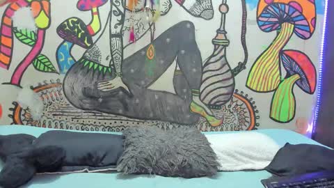 Snapshot of luna_gc chatting on 10.22.25 luna_gc online show from 10.22.25