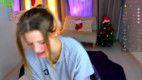 Snapshot of luna_helga chatting on 12.20.25 Luna online show from 12.20.25