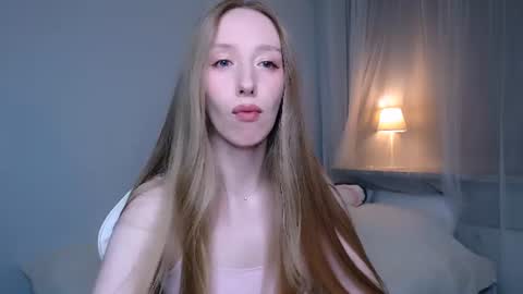 Snapshot of luna_insanity chatting on 06.19.26 Luna online show from 06.19.26