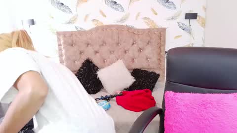 Snapshot of luna_lm chatting on 06.15.26 luna_lm online show from 06.15.26