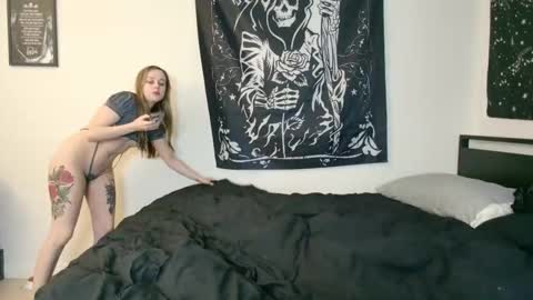 Snapshot of luna_lovelyy chatting on 11.02.25 Luna online show from 11.02.25