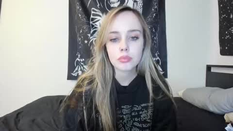 Snapshot of luna_lovelyy chatting on 11.13.25 Luna online show from 11.13.25