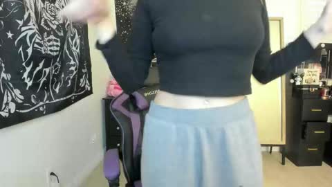 Snapshot of luna_lovelyy chatting on 11.26.25 Luna online show from 11.26.25