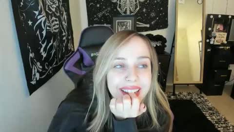 Luna online show from 12.18.25