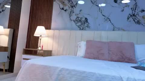 Snapshot of luna_star__18 chatting on 09.28.25 A M M Y online show from 09.28.25