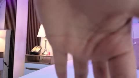 Snapshot of luna_star__18 chatting on 10.18.25 A M M Y online show from 10.18.25