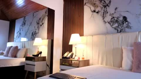 Snapshot of luna_star__18 chatting on 10.19.25 A M M Y online show from 10.19.25