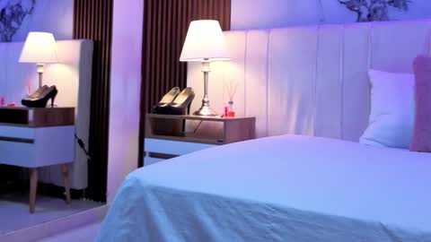 Snapshot of luna_star__18 chatting on 10.28.25 A M M Y online show from 10.28.25