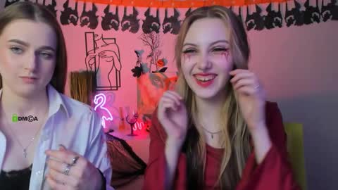 Snapshot of luna_tin chatting on 10.30.25 Luna online show from 10.30.25