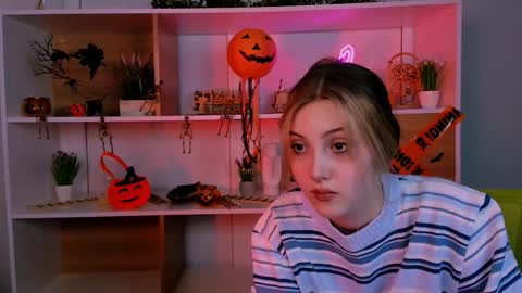 Snapshot of luna_tin chatting on 11.02.25 Luna online show from 11.02.25