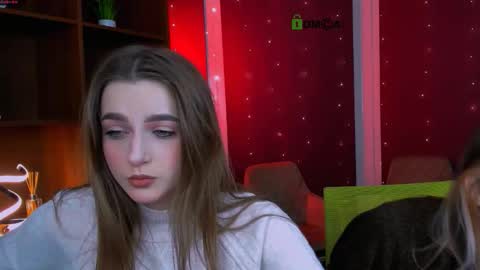 Snapshot of luna_tin chatting on 11.18.25 Luna online show from 11.18.25