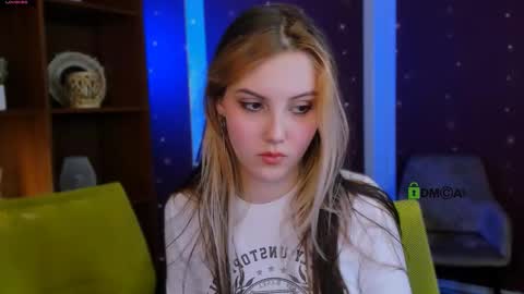 Snapshot of luna_tin chatting on 11.20.25 Luna online show from 11.20.25