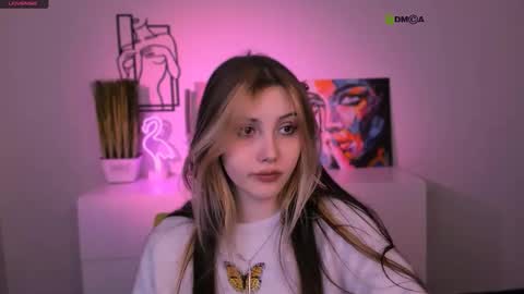 Snapshot of luna_tin chatting on 11.24.25 Luna online show from 11.24.25