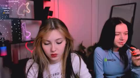 Snapshot of luna_tin chatting on 11.26.25 Luna online show from 11.26.25