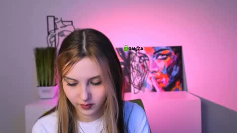 Snapshot of luna_tin chatting on 11.28.25 Luna online show from 11.28.25