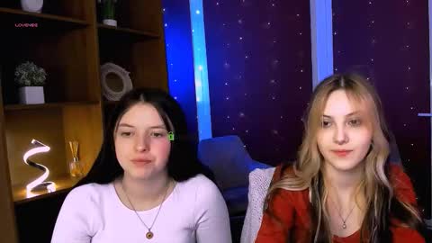 Snapshot of luna_tin chatting on 12.15.25 Luna online show from 12.15.25