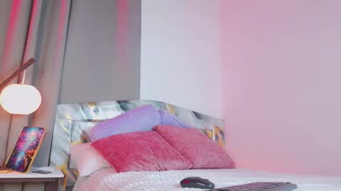 Snapshot of luna_valen chatting on 11.24.25 luna_valen online show from 11.24.25