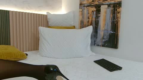 luna_valle online show from 04.15.26