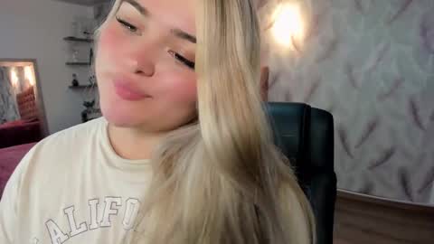 Snapshot of luna_volk chatting on 01.07.26 Luna online show from 01.07.26