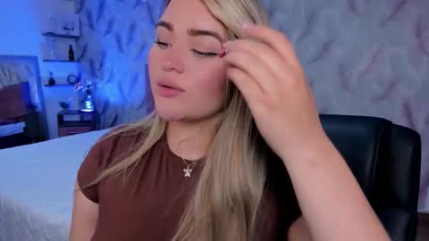 Snapshot of luna_volk chatting on 01.18.26 Luna online show from 01.18.26