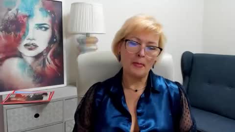 L u n a online show from 04.16.26