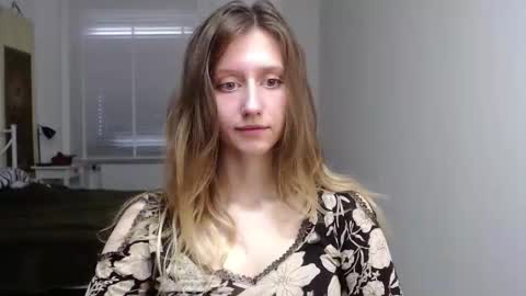 L U N A  online show from 10.22.25